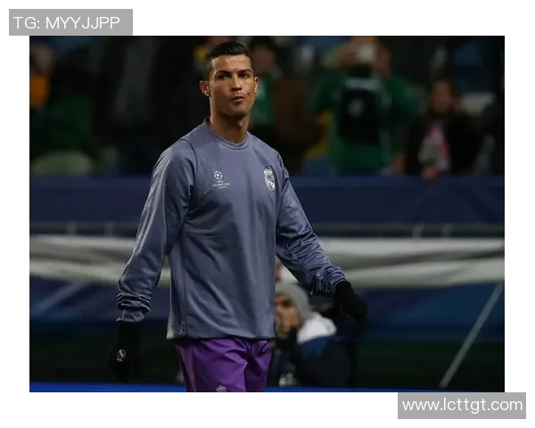 踢残的足球明星如何在逆境中重塑人生与职业生涯的辉煌